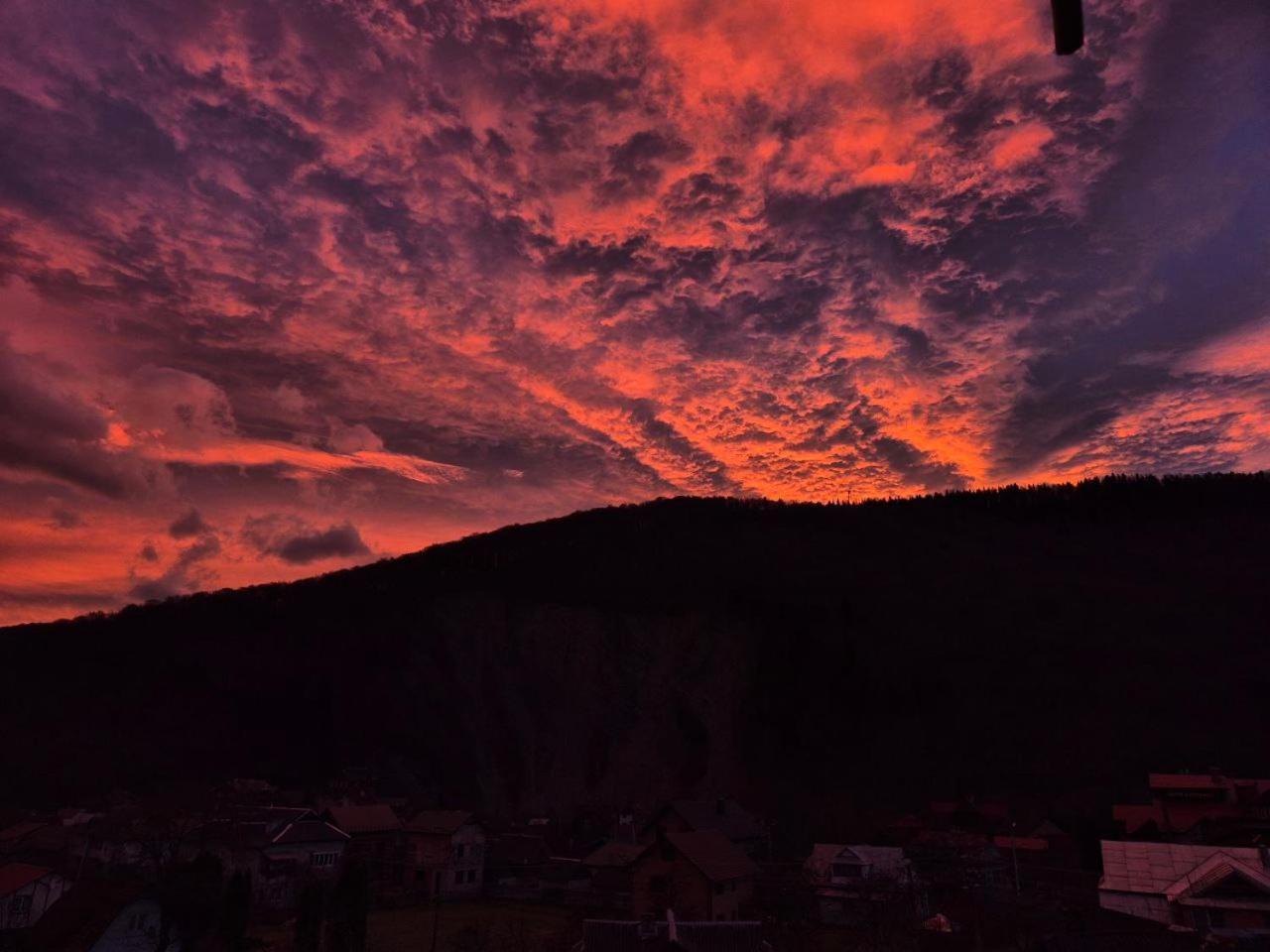 Готель "Yaro" Yaremche Bagian luar foto